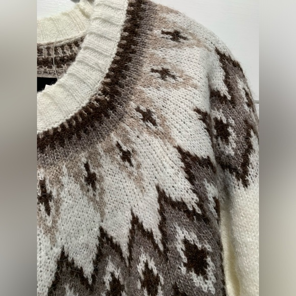 NWT, Old Navy white sweater. - Picture 4 of 7